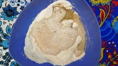 цельнозерновая лепешка с тунцом, креветками и перечным соусом