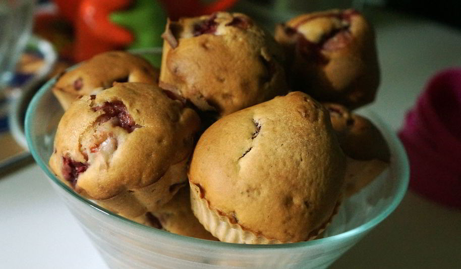 Рецепт маффинов с клубникой на молоке