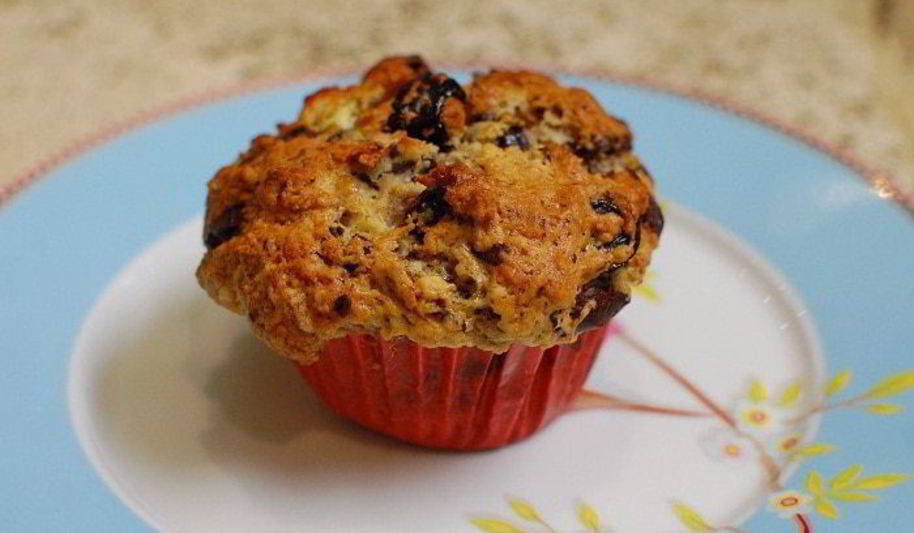 Рецепт маффинов с шоколадом и вяленой вишней