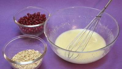 смородиновые маффины с безе