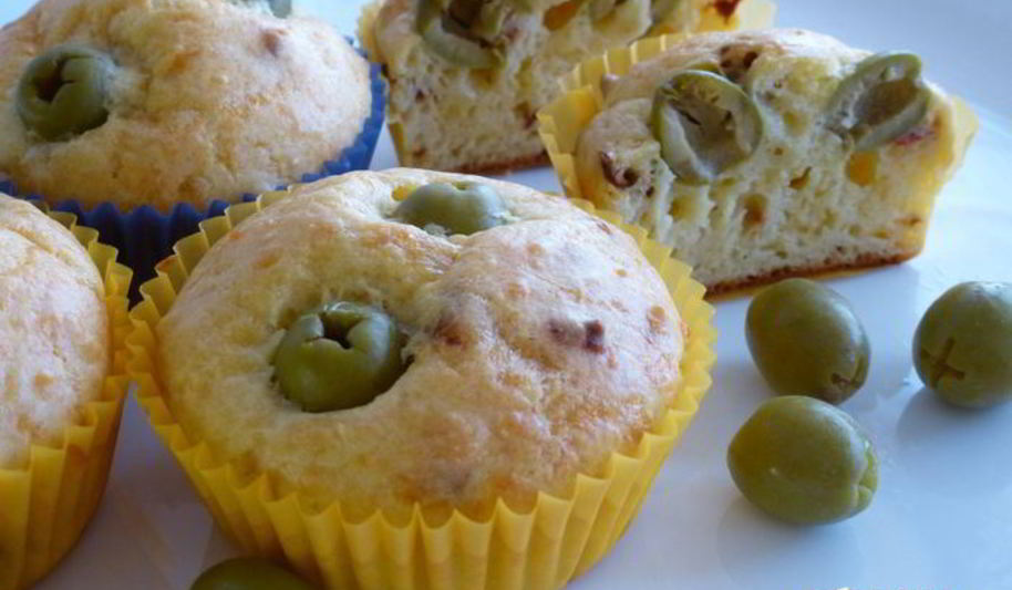 Рецепт сырных маффинов с паприкой и оливками