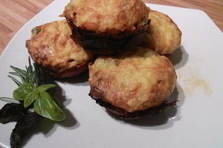 Закусочные маффины в стаканчиках из чоризо-салями