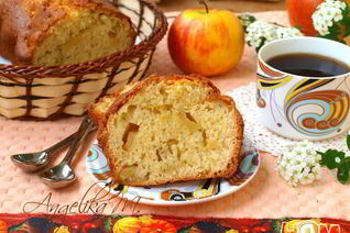 Манник на кефире с яблоками