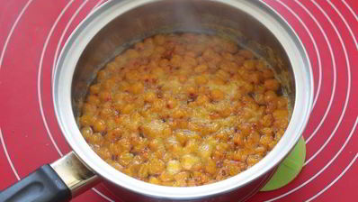 манник творожный с облепиховым соусом