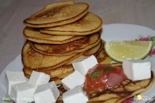 Кукурузные оладьи с острой сальсой