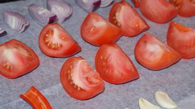 кукурузные оладьи с острой сальсой