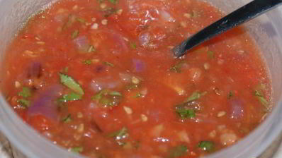 кукурузные оладьи с острой сальсой