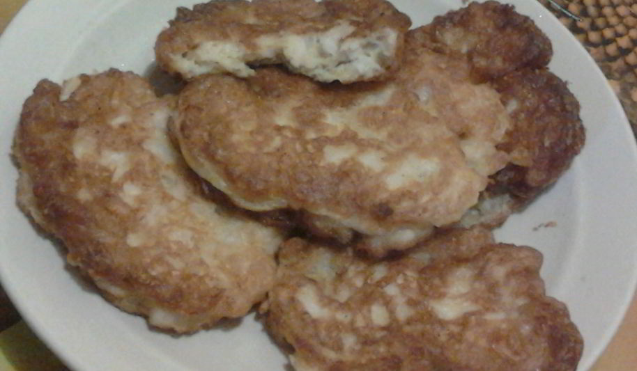 Рецепт куриных оладий с сыром на кефире