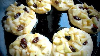 оладушки с карамельно-фруктовым припеком