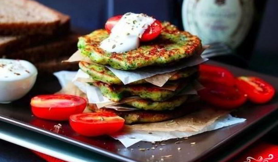 Рецепт оладий из брокколи с сыром