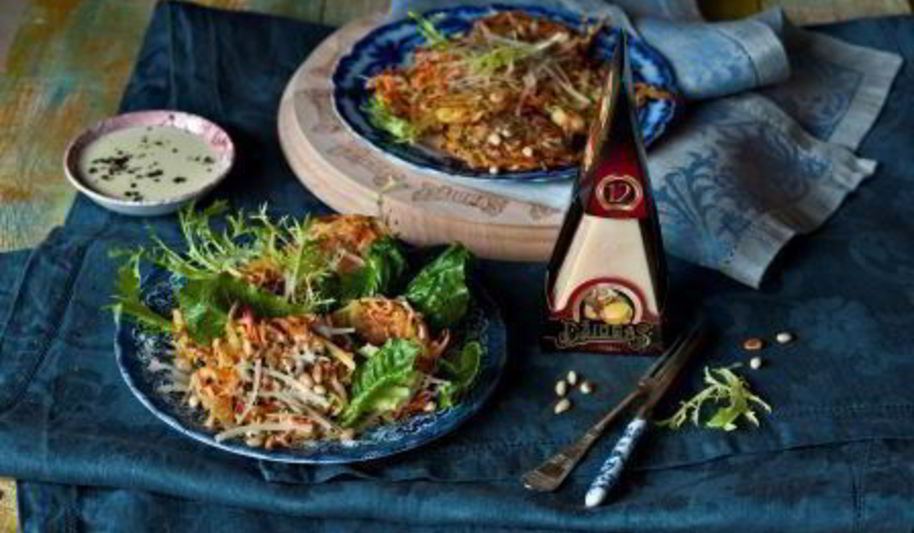 Рецепт овощных оладий с сыром и сливочным соусом