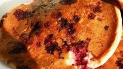 овсяные оладьи с черной смородиной