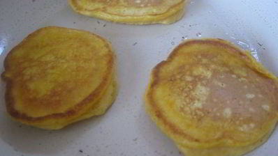 пряные тыквенные оладьи на молоке