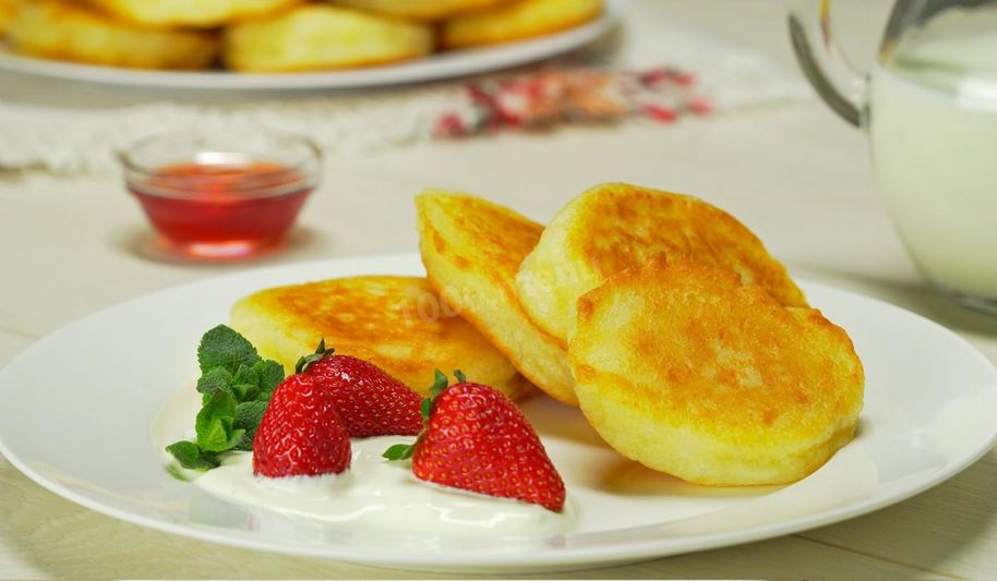 Рецепт сладких оладий на молоке и сухих дрожжах