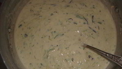 сливочные оладьи с кабачками, зеленью и сыром