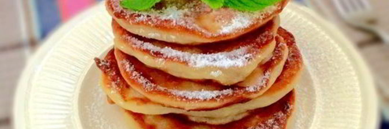 Творожные оладьи с яблоками