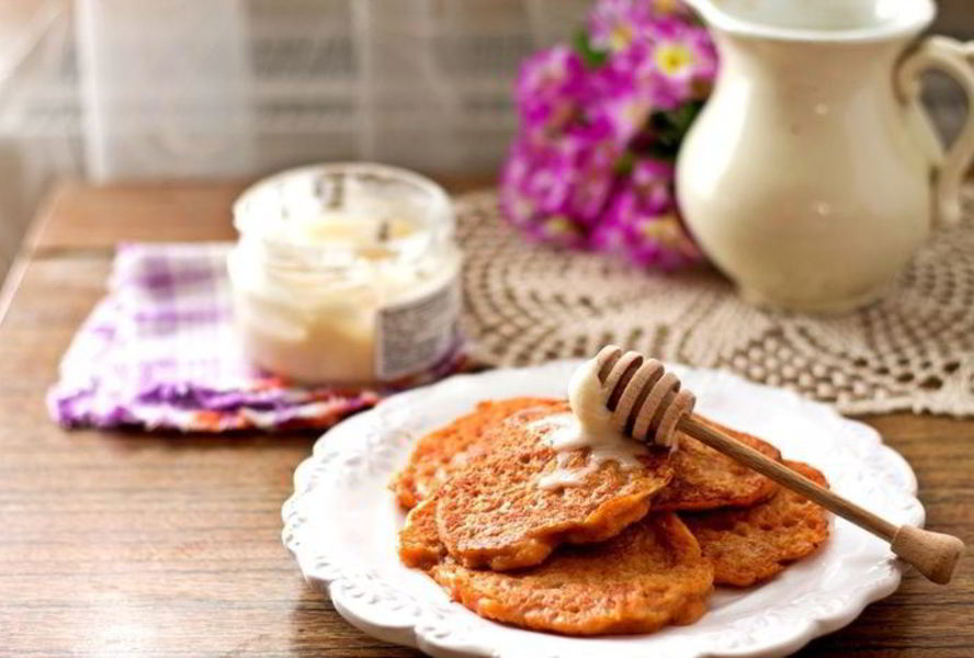 Тыквенные оладьи с яблоком