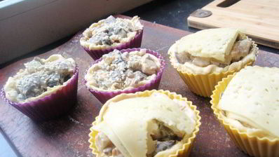 открытые слойки с подосиновиками