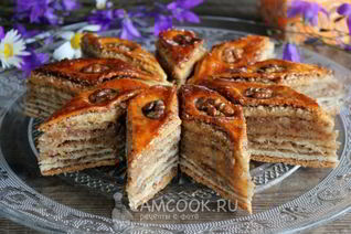 Пахлава с грецкими орехами и медом