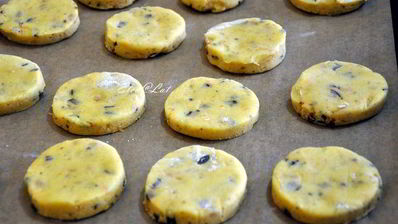 печенье без яиц с шоколадом, ирисками и апельсиновой цедрой