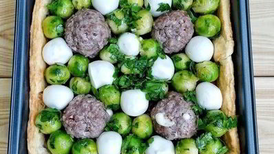 киш с фаршем и овощами в ароматной заливке