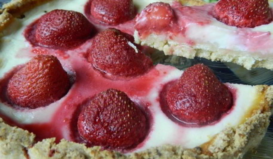 Рецепт клубничного пирога с заливкой