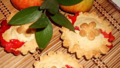 пирог c яблоками и красной смородиной