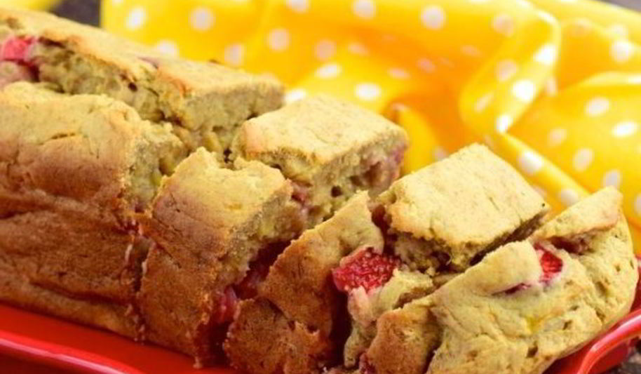 Рецепт пирога с бананами и клубникой