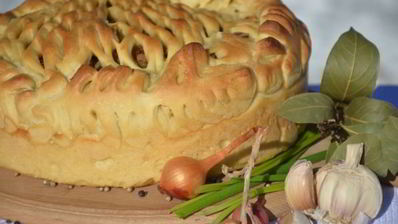 пирог с капустой и сайрой