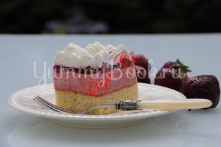 Пирог с клубничным муссом