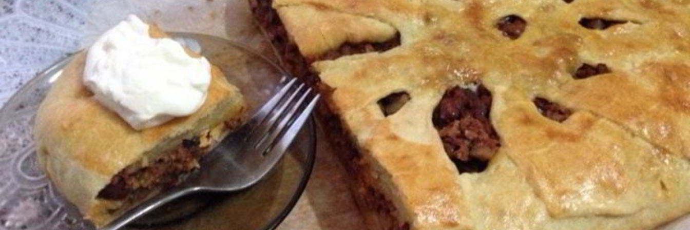 Пирог с мясом, грибами и фасолью