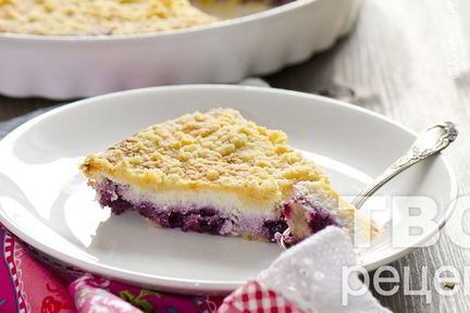 Пирог с ягодами и творогом