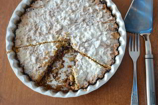 Пирог со смородиновым вареньем