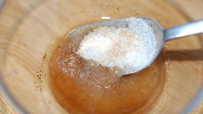 творожный пирог со сливами в карамели