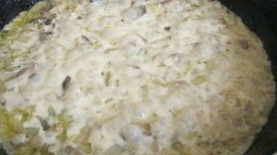 картофельные пирожки с грибным соусом