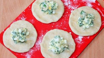 пирожки-булочки на кефире с оливками и зеленью