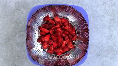 пирожки из слоеного теста с клубникой