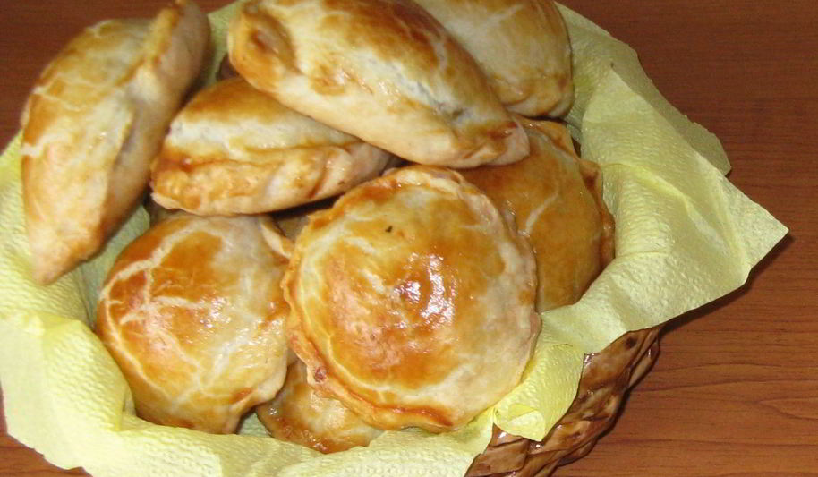 Рецепт пирожков из слоеного теста с мясом