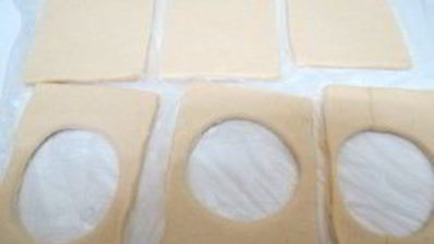 пирожки с черникой из слоеного теста