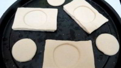 пирожки с черникой из слоеного теста