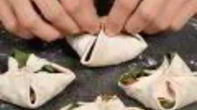 пирожки с курицей и горчичным соусом