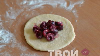 пирожки с вишней