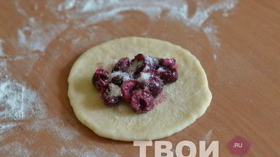 пирожки с вишней