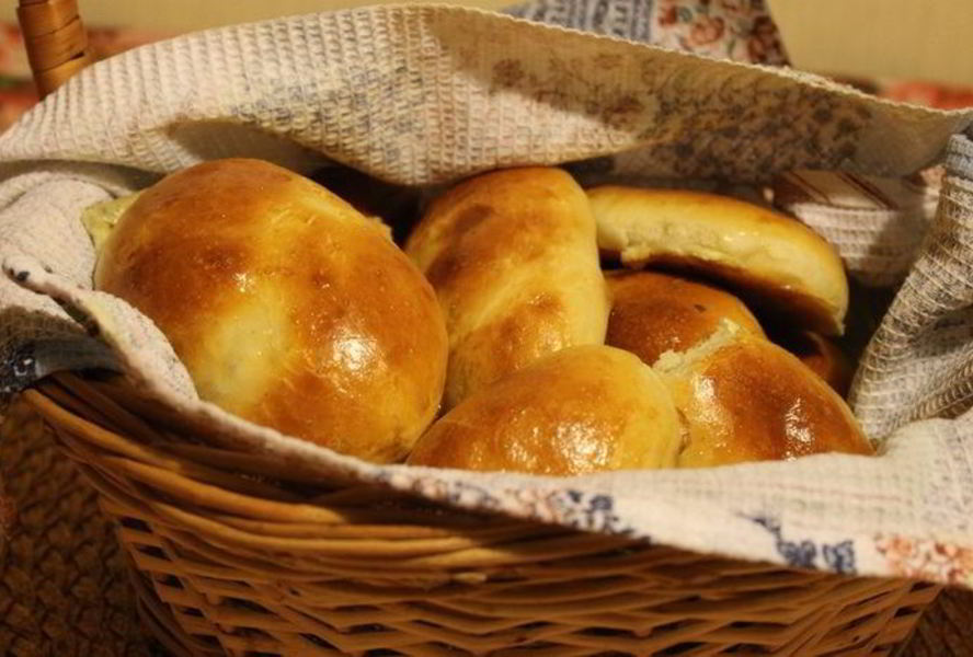 Пирожки с зеленым луком и яйцом