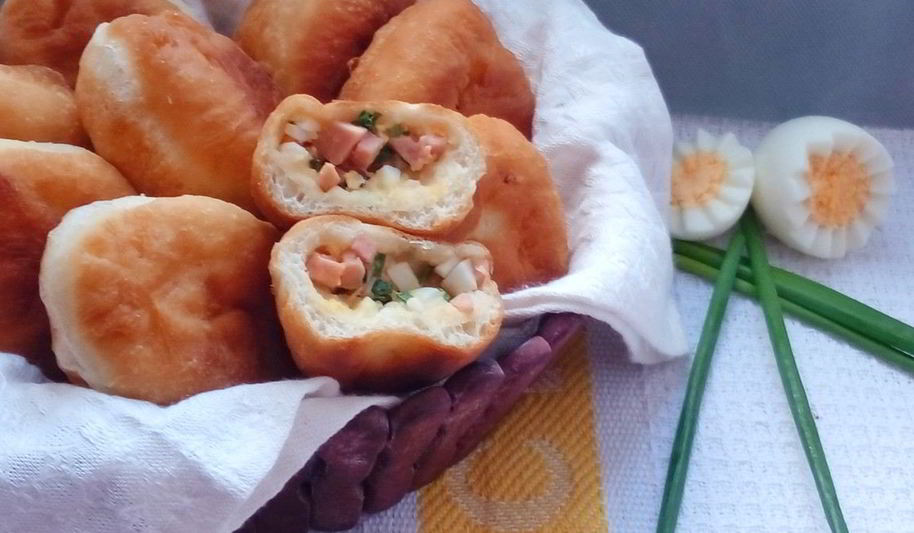 Рецепт пирожков весенних с луком и яйцом