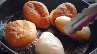 пирожки весенние с луком и яйцом