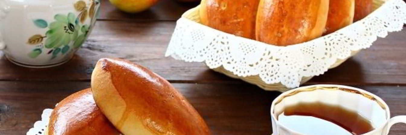 Сдобные пирожки с яблоками в духовке