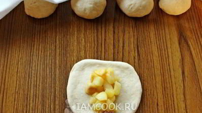 сдобные пирожки с яблоками в духовке