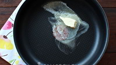 сдобные пирожки с яблоками в духовке