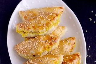 Слоеные пирожки с курицей карри